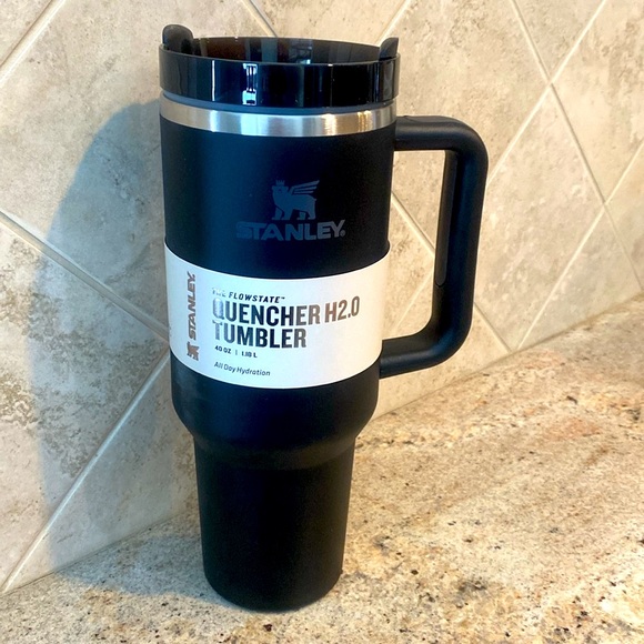 Stanley Black Quencher H2.0 40 oz Tumbler. Brand new is box - Picture 4 of 11